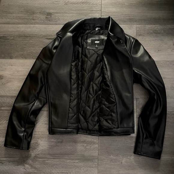 NWT DKNY SOFT WATER-RESISTANT FAUX LEATHER MOTO JACKET. SIZE S - Picture 2 of 6